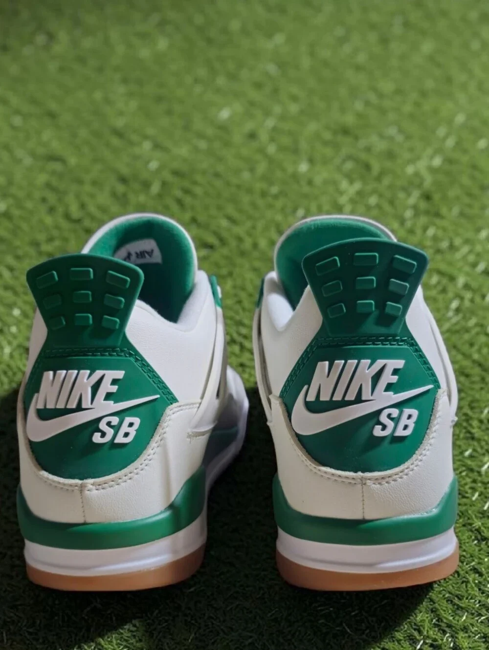 Air Jordan 4 Retro SB Pine Green Size 10 Replacement Box